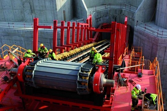 [Translate to Englisch:] Montage Brechanlage Kupfermine Sandvik | SGS Industrial Services